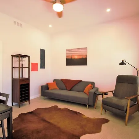 Modern Executive Suite W/ Kitchenette And Laundry
