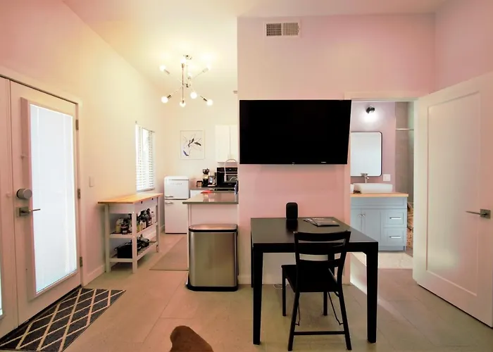 Modern Executive W/ Kitchenette And Laundry * Tucson
