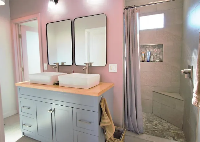 Modern Executive W/ Kitchenette And Laundry * Tucson