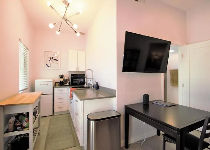 Modern Executive W/ Kitchenette And Laundry * Tucson